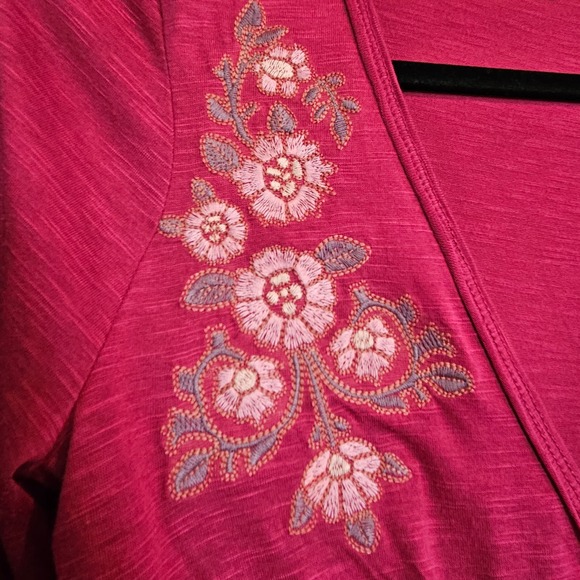 Taylor‎ & Sage Burgandy Floral Embroidered V-Neck Long Sleeve Top Size Small - Picture 3 of 8